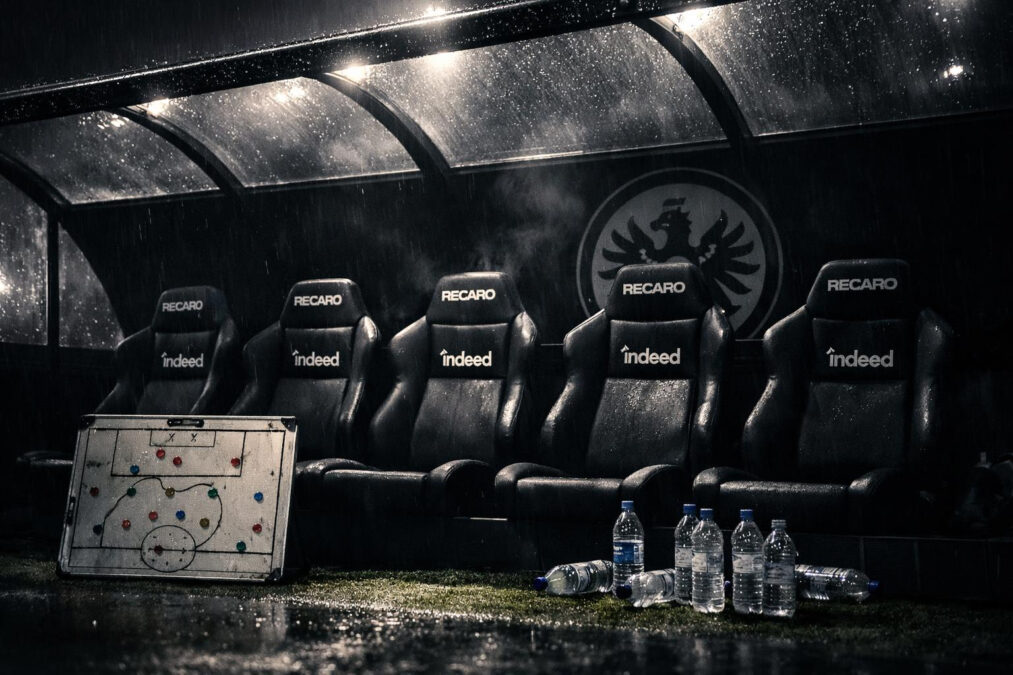 Warum wurde Toppmöller bei Eintracht Frankfurt entlassen?