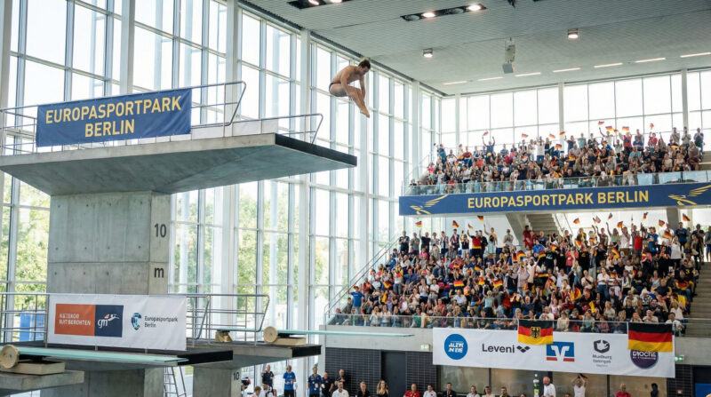 Welche Promis traten beim TV Total Turmspringen 2026 an?