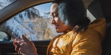 Auto: Winterzeit: ADAC warnt: Darum sollten Sie Ihre Winterjacke niemals im Auto tragen