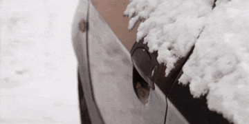 Auto: Mobilität: Warum man im Winter alte Socken und eine Rolle Klebeband im Auto haben sollte