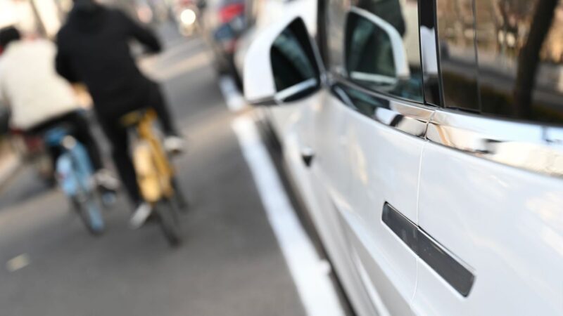 Autobranche: China verbietet versteckte Auto-Türgriffe