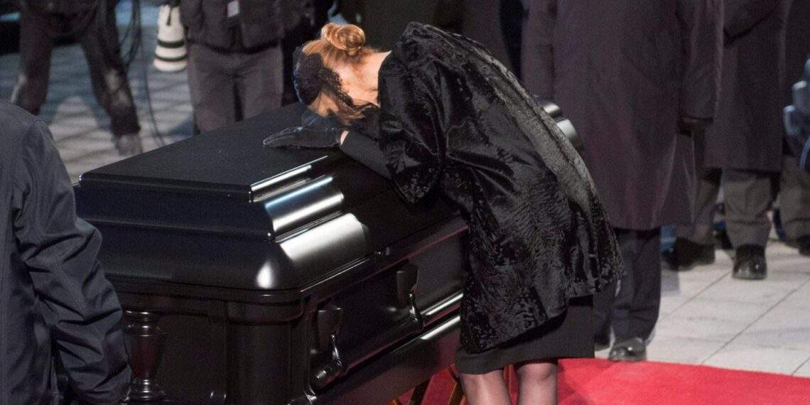 Celine Dion: Céline Dion: "Je t'aime, Papa"! Vor zehn Jahren zerbrach Céline Dions Herz