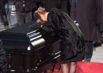 Celine Dion: Céline Dion: "Je t'aime, Papa"! Vor zehn Jahren zerbrach Céline Dions Herz