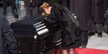 Celine Dion: Céline Dion: "Je t'aime, Papa"! Vor zehn Jahren zerbrach Céline Dions Herz