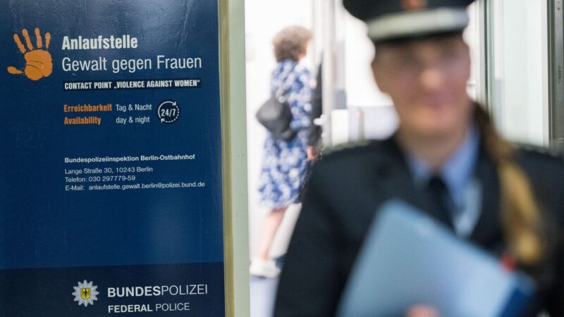 Pilotprojekt: Bundespolizistinnen beraten Gewaltopfer: Arzt oder Anzeige?
