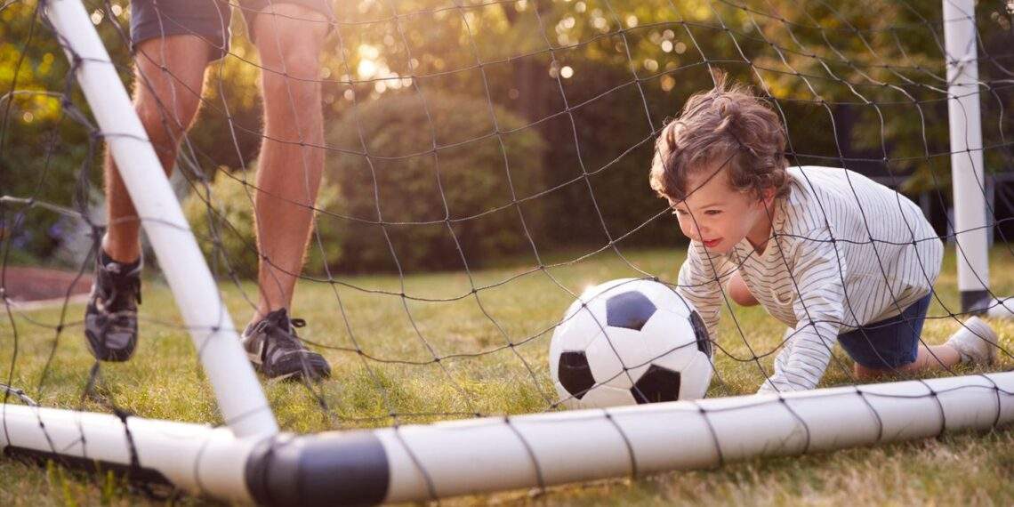 Mini-Kicker: Fußballtore für Kinder: Wie Sie aus dem Garten ein kleines Stadion machen