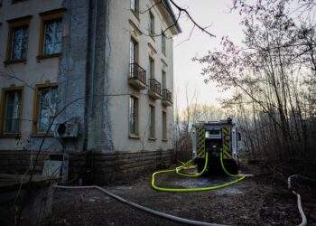 Joseph Goebbels: "Eine Tragödie": Feuer wütet auf historischem Gelände nahe Goebbels-Villa