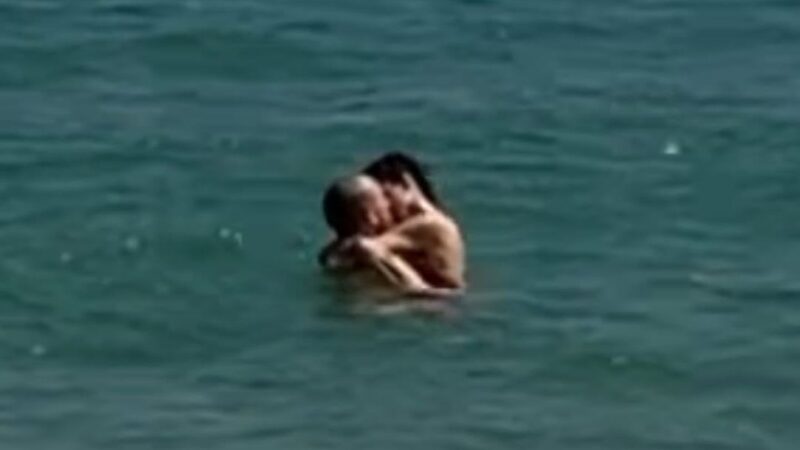 Marie Nasemann: Frisch verliebt? Marie Nasemann knutscht im Meer