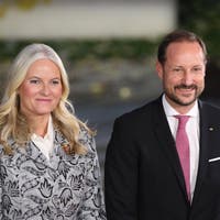 Mette-Marit war ein Partygirl und mit dem Sexualstraftäter Epstein befreundet. Bald soll sie die Königin Norwegens werden. Geht das noch?