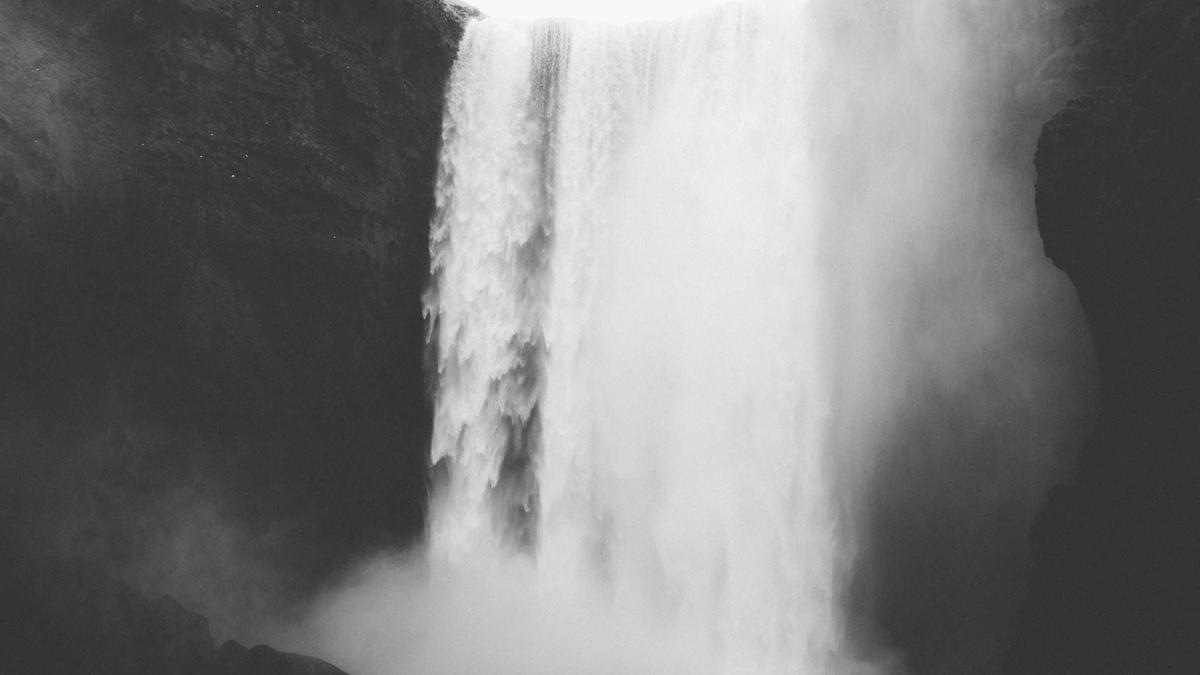 Junge Mutter Krankheit Symbolbild zum Thema Junge Mutter Krankheit