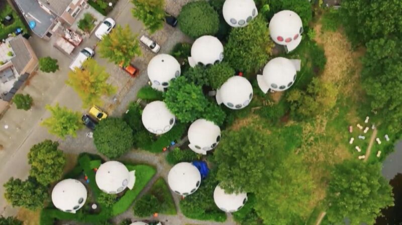 Bolowningen, Niederlande: So lebt Julian in seinem Kugelhaus: "Es ist wie auf einem anderen Planeten"