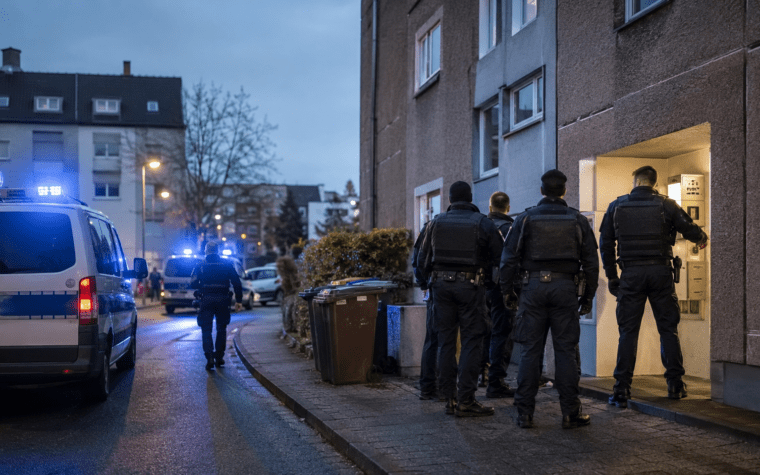 Razzia Leverkusen: Großeinsatz nach Angriff auf Polizei