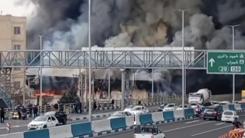 Brand in Teheran: Massive Flammen hüllen Irans Hauptstadt in Rauch