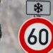 Tempolimit: Straßenverkehr: Tempolimit mit Schneeflocken-Schild: Wann gilt das eigentlich?